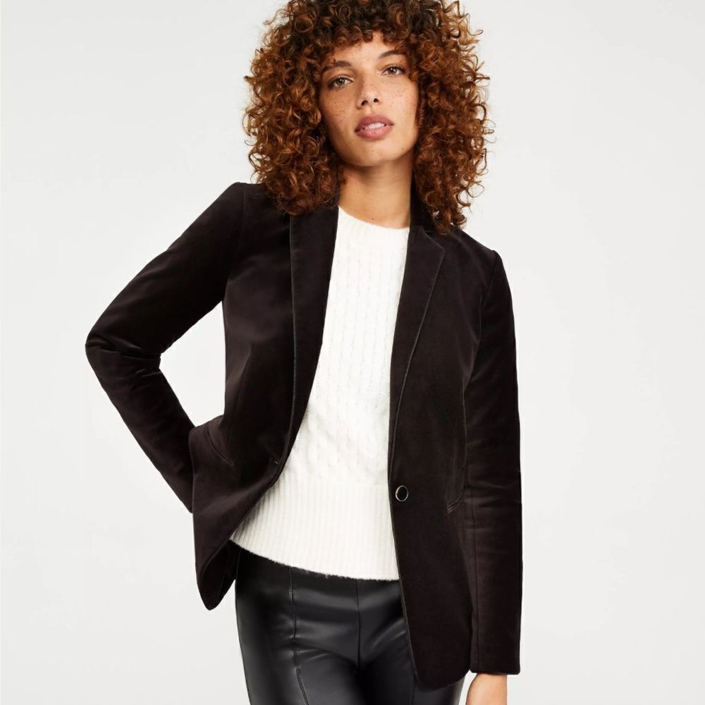 Ann Taylor Elegant “The Hutton” black Velvet Blazer with pockets- NWOT size 2